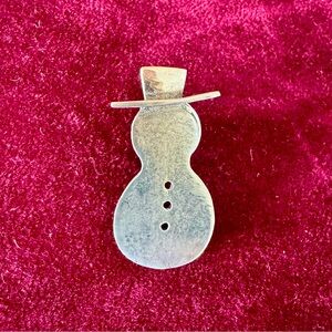Snowman lapel pin ⛄️